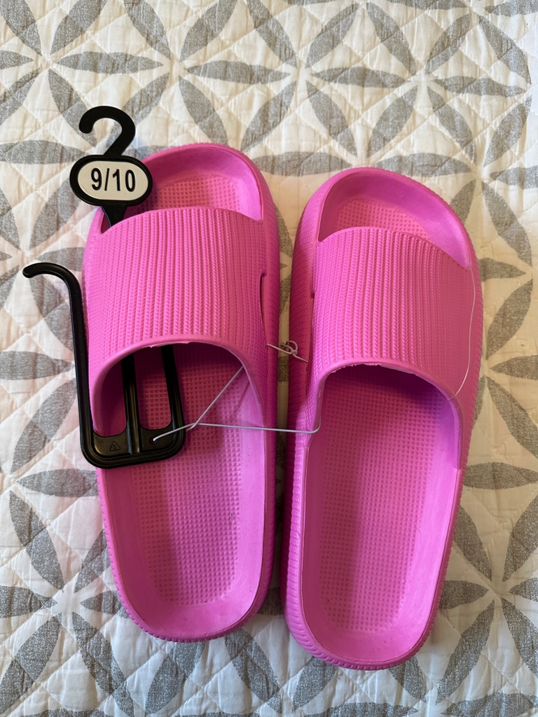 Women’s Pink Slides